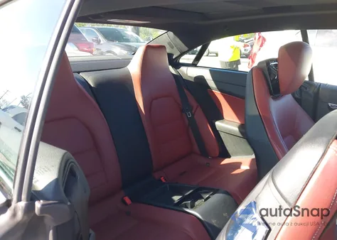 2013 Mercedes-Benz E 350 z USA, uszkodzony, nr VIN WDDKJ5KB8DF192911